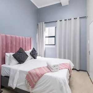 https://cape-palms-royal-guesthouse.hotels-capetown.com